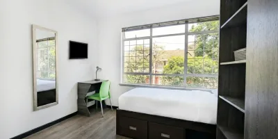 Habitación individual VIP con baño privado y ventanal
