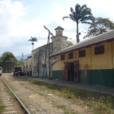 Antigua estación del ferrocarril de Villeta. Foto: Juan Diego Santacruz, CC BY-SA 3.0, vía Wikimedia Commons