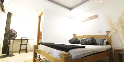 Habitación doble con cama extra grande y baño privado