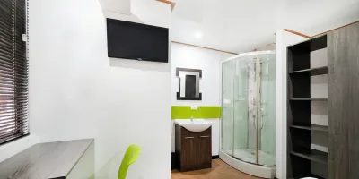 Habitación individual con baño privado para estudiante